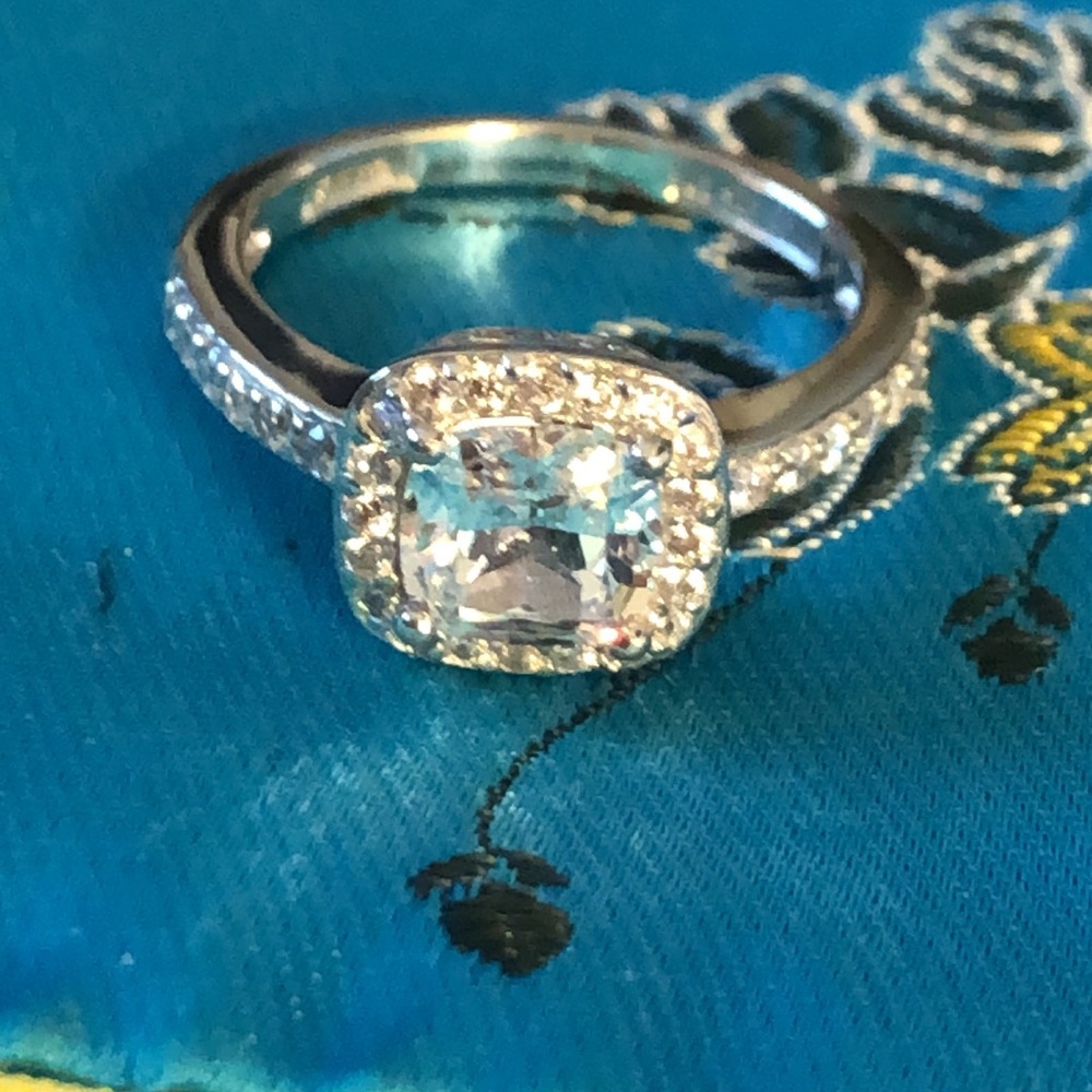 KIERA STERLING SILVER SQUARE CZ WITH HALO RING SIZE 5.75 Rare Retired Style NWT